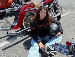 Lee Si Young Tuai Kontroversi Touring Naik Moge 200 Km Saat Hamil 7 Bulan
