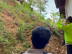 Malang Bocah 10 Tahun di Garut Tewas Tertimbun Longsor Saat Tidur