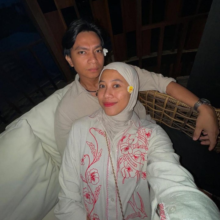 <p>Momen bulan madu itu dibagikan langsung oleh Mega melalui beberapa foto yang diunggah di akun Instagram pribadinya. Megawati dan sang suami pun tak sungkan memperlihatkan berbagai pose romantis.&nbsp;(Foto: Instagram@megawatihangestrip)</p>