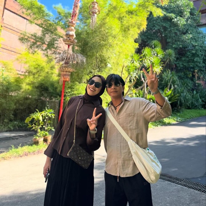 <p>Kebahagiaan tengah menyelimuti pasangan Megawati Hangestri Pertiwi dan Dio Novandra yang baru saja menikah pada awal Juli 2025. Kini, keduanya pun telah menikmati momen <em>honeymoon</em> di Bali. (Foto: Instagram@megawatihangestrip)</p>