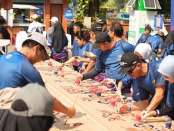 Ketika Limbah Sak Semen Jadi Kanvas Lukis