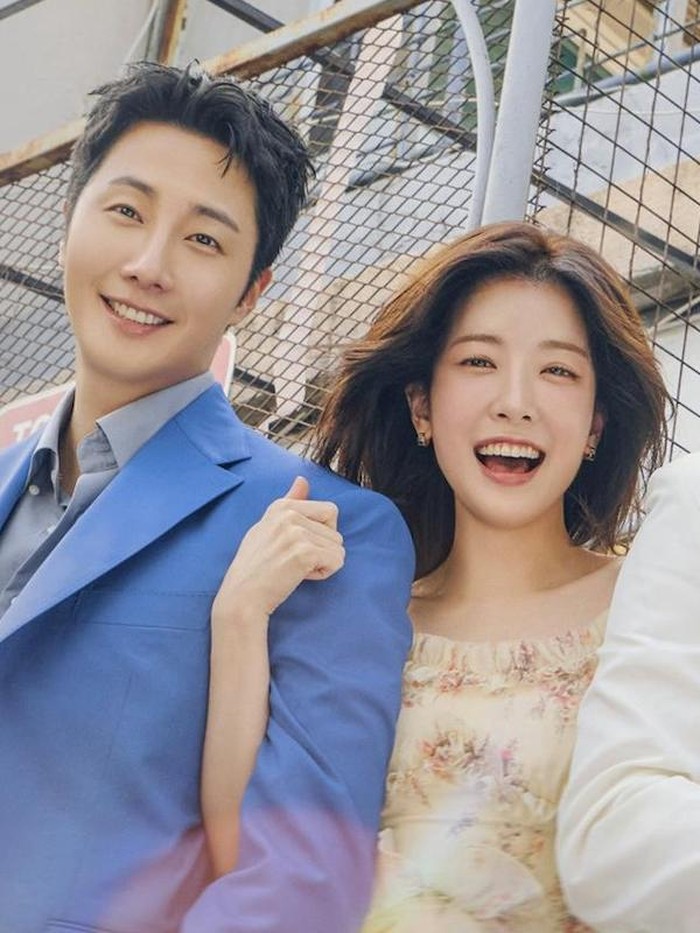Our Golden Days merupakan drama Korea yang menggabungkan tema keluarga, romansa, dan melodrama dan dirilis pada Agustus 2025 lalu.
Drama ini akan menggambarkan bahwa setiap orang memiliki masa keemasannya masing-masing baik di masa lalu, masa kini, maupun masa depan