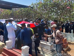 Video Pemakaman Marsda Anumerta Fajar Adriyanto Secara Militer