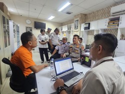 Potret Penumpang Teriak Bom di Pesawat Lion Air Kini Berbaju Tahanan