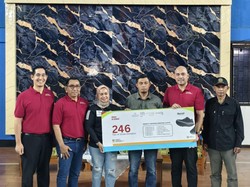 Marriott Bandung Salurkan 246 Pasang Sepatu Baru ke 12 Sekolah di Ciburial