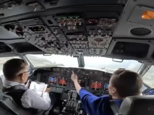 Gaya Raja-Ratu Thailand Jadi Pilot & Co-Pilot, Nyetir Boeing 737-800 Gaya Raja-Ratu Thailand Jadi Pilot & Co-Pilot, Nyetir Boeing 737-800
