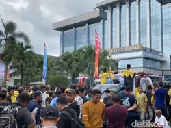 Ratusan Driver Demo di Kantor Gubernur Kaltim, Tuntut Kantor Maxim Dibuka