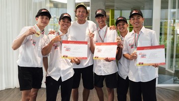 Liputan Olahraga CNN Sport : FOTO: 5 Pembalap Indonesia 'Berguru' di Markas Rossi
