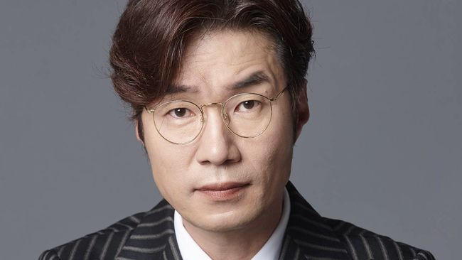 Song Young-kyu merupakan aktor ternama Korea yang lahir pada 18 April 1970.