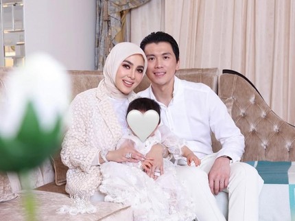5 Potret Syahrini Pulang ke Indonesia, Rayakan Ultah Bareng Baby R