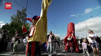 VIDEO: Semarak Festival Sirkus Jalanan Ramaikan Rusia