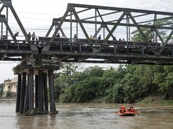 Video: 3 Pekerja Proyek Hilang Terseret Banjir Sungai Klawing Purbalingga