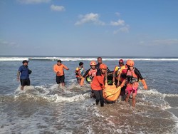 Ayah Tewas Tenggelam Saat Selamatkan Anak Terseret Arus di Pantai Seminyak