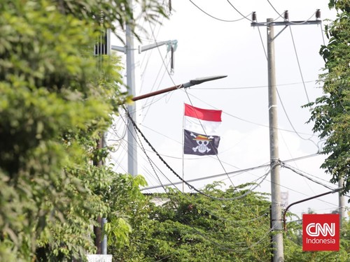Bendera One Piece Terlihat di Surabaya, di Bawah Merah Putih