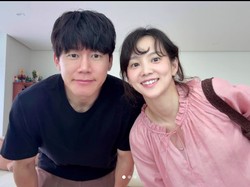 10 Tahun Nikah, Wajah Yoon Seung Ah dan Kim Moo Yeol Jadi Sorotan di Foto Terbaru
