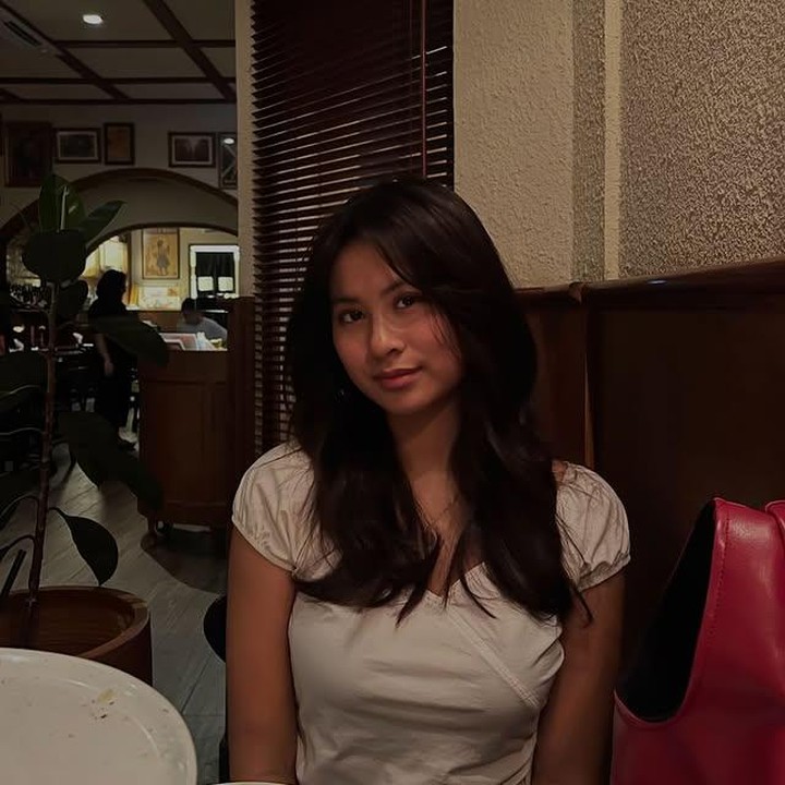 <p>Putri sulungnya, Natarina, lahir pada 3 Agustus 2007 dan kini tumbuh menjadi remaja yang cantik. Belum lama ini, Natarina diketahui baru saja merayakan ulang tahunnya yang ke-18, Bunda. (Foto: Instagram @natarinahidayat)</p>
