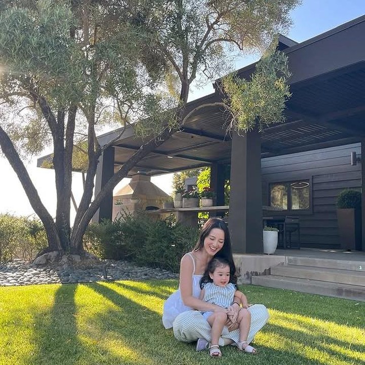 <p>Julie melahirkan seorang anak perempuan bernama Brielle Leia Tjiptobiantoro yang lahir pada 20 Juli 2023. Sejak kehadiran Brielle, momen-momen manis keluarga kecil ini kerap menjadi sorotan publik yang selalu dibuat kagum dengan kedekatan mereka. (Foto: Instagram @julstelle)</p>