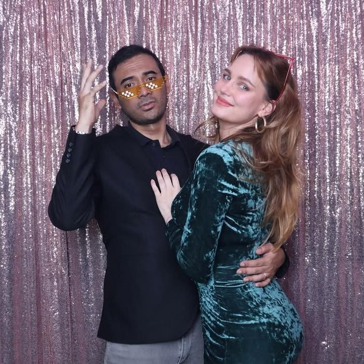 <p>Pasangan artis yang satu ini bak ABG yang tengah diselimuti asmara. Pasalnya, meskipun telah mengarungi rumah tangga selama 8 tahun, mereka terlihat kompak dan tampil begitu mesra.&nbsp;(Foto: Instagram@valentinepayenwicaksono)</p>