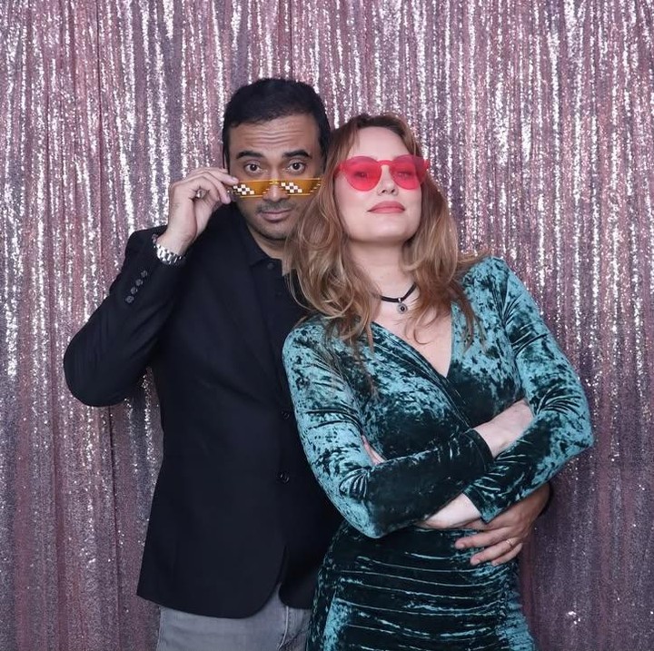 <p>Misalnya saja seperti foto berikut ini ketika mereka sedang menghadiri sebuah pesta. Pada <em>postingan</em> itu, Ario dan sang istri terlihat berpose seperti anak muda kekinian. &ldquo;<em>Parents night out</em>,&rdquo; tulis Valentine.&nbsp;(Foto: Instagram@valentinepayenwicaksono)</p>