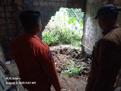 Tanah Amblas Imbas Hujan Deras di Bogor, 1 Unit Rumah Ambruk