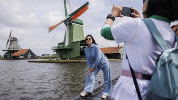 FOTO: Kincir Angin Bersejarah di Zaanse Schan, Tempat Sempurna Berfoto