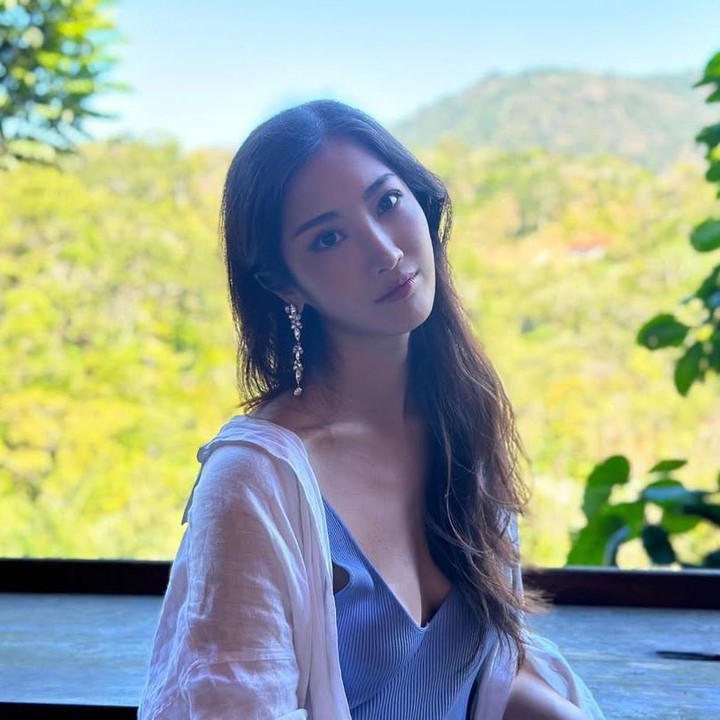 <p>Perempuan 33 tahun ini adalah seorang produser&nbsp;vokal dan <em>arranger</em> asal Korea-Amerika yang kini tinggal di Brooklyn, New York. Ia juga telah menulis beberapa lagu dalam film tersebut. Tak hanya itu, Ejae juga disebutkan pernah menuliskan lagu untuk TWICE, Red Velvet, dan KARD. Ia juga merupakan suara di balik banyak lagu demo idol K-Pop seperti <em>Armageddon</em> milik Aespa. (Foto: Instagram@ejae_k)</p>