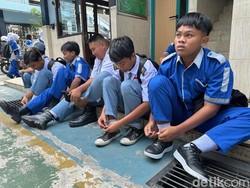Sosok Enggar, Siswa SMK Kediri Dibelikan Sepatu Hasil Patungan Sekelas