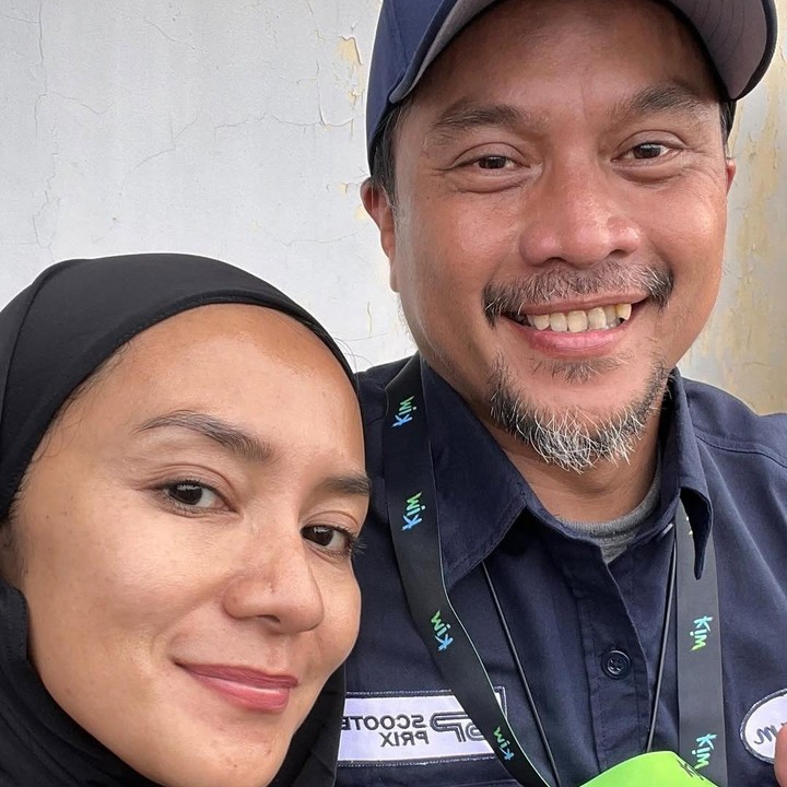 <p>Mantan penyanyi cilik Enno Lerian baru saja merayakan ulang tahun pernikahan ke-14 dengan sang suami Priambodo Soesetyo. Enno resmi menikah dengan Priambodo Soesetyo pada 30 Juli 2011, Bunda. (Foto: Instagram @ennolerian_)</p>
