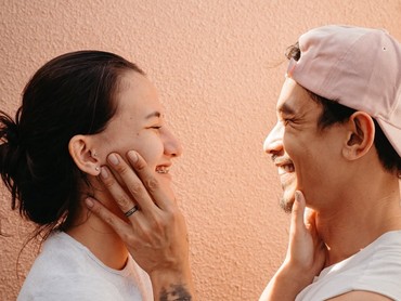 img-title Usai Gugat Cerai, Ini 7 Foto Kenangan Dahlia Poland & Fandy Christian yang Hilang