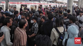 Sempat Tertahan di Palmerah, KRL Arah Rangkasbitung Kembali Jalan