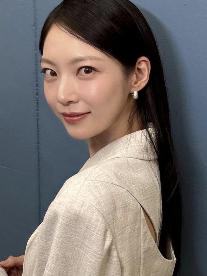 Gong Seung Yeon pernah menjadi trainee idol di SM Entertainment selama 7 tahun. Ia berlatih bersama Seulgi dan Irene 'Red Velvet'/ foto: instagram.com/0seungyeon