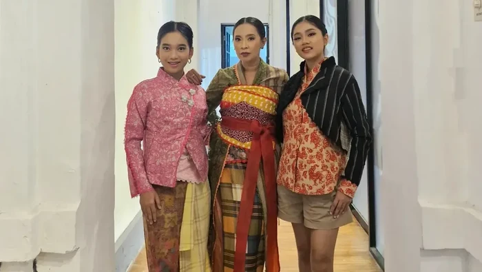 Kebaya Nona Srikaya