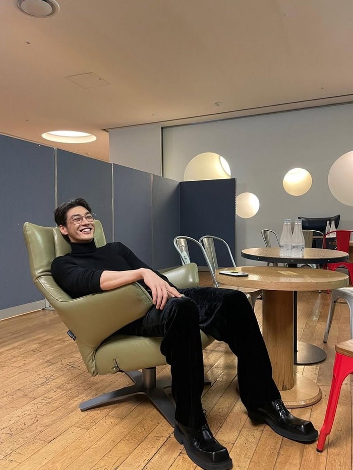 Beberapa proyek akting yang dibintanginya selain Trigger yakni Pinocchio, The Guardians, Somebody, Call It Love, dan masih banyak lagi./ Foto: instagram.com/aksakfn12