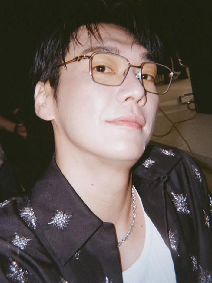 Selain menjadi aktor, Kim Young Kwang juga tampil sebagai model untuk sejumlah video klip hingga tampil di acara reality-documentary show./ Foto: instagram.com/aksakfn12