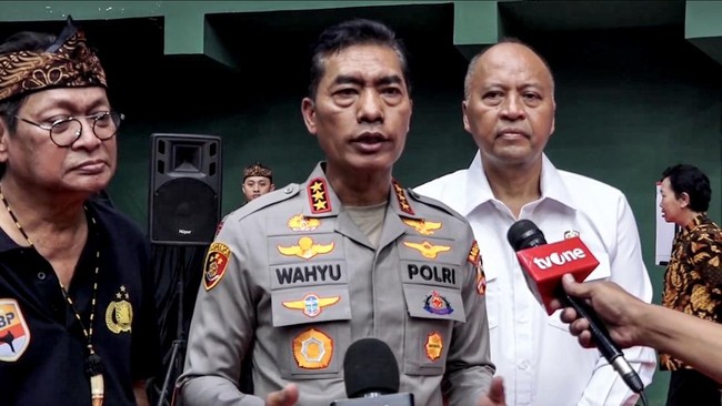 Profil Komjen Wahyu Widada, Peraih Adhi Makayasa Kini Irwasum Polri Kapolri menunjuk Komjen Wahyu Widada sebagai Irwasum Polri baru, menggantikan Komjen Dedi Prasetyo.