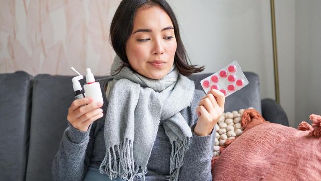 Apakah boleh minum obat setelah minum air kelapa? Cari tahu jawabannya di sini!