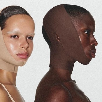 Kontroversi Face Wrap SKIMS Milik Kim Kardashian yang Viral, Klaim Bikin Wajah Tirus