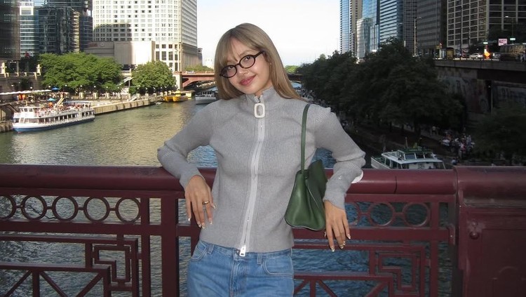 Gaya santai Lisa BLACKPINK&period;