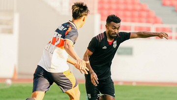 Sorotan Dunia Olahraga CNN Sport : Yakob Sayuri Bersuara Jadi Korban Rasial di Arema vs Malut United