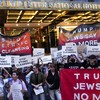 FOTO: Massa Aksi Bela Palestina Geruduk Hotel Trump di New York