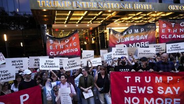 FOTO: Massa Aksi Bela Palestina Geruduk Hotel Trump di New York