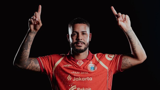 Dengan kedatangan Emaxwell Souza de Lima, kini Persija punya sembilan pemain asing dari Brasil.
