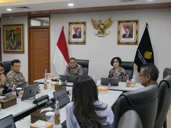 Sambut HUT RI ke-80, Menbud Dukung Pameran Lukisan Karya Henk Ngantung