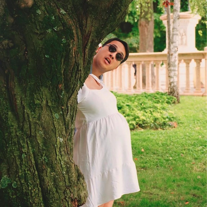 <p>Kehamilan Nadia telah memasuki trimester akhir, Bunda. Pada pertengahan bulan Juli lalu, Nadia dan suami sempat menggelat acara mitoni tujuh bulan sederhana di halaman gedung perwakilan diplomatik atau Permanent Mission Republik Indonesia yang ada di Geneva, Swiss. Nadia dan Kama menyiapkan semua keperluan untuk acara spesial ini. (Foto: Instagram @nadiasoekarno)</p>