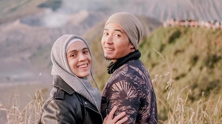 Nycta Gina dan suami