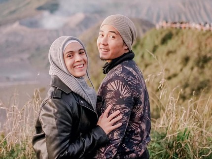 Terpopuler: Potret Romantis Nycta Gina dan Rizky Kinos Travelling Bareng