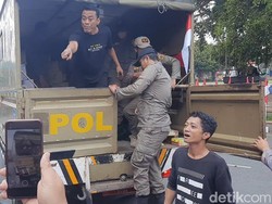 Video: Satpol PP Cekcok dengan Warga Saat Penyitaan Bantuan Demo di Pati
