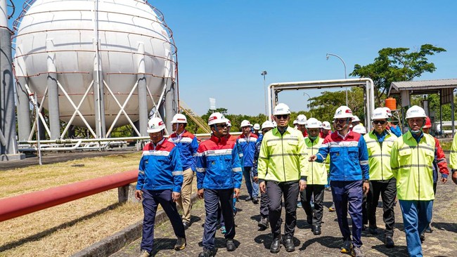 Dirut Pertamina Patra Niaga Tinjau Terminal LPG di Makassar Dirut Pertamina Patra Niaga, Mars Ega hadir langsung menyerap aspirasi terkait tantangan pendistribusian energi, khususnya LPG di wilayah Indonesia Timur.