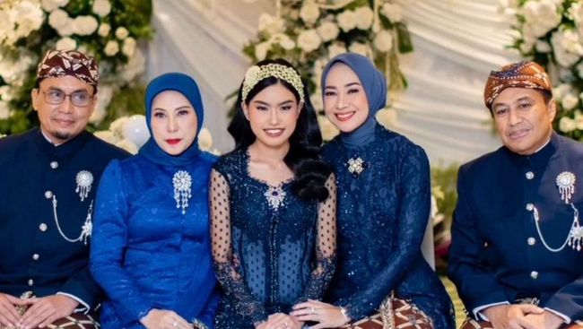 Pesan Haru Alya Rohali untuk Sang Putri, Namira Adjani di Momen Siraman Jelang Nikah