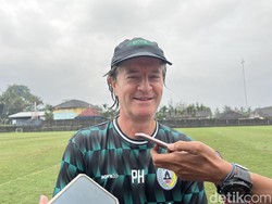 Huistra Gembleng Latihan Finishing Usai PSS Lakoni 2 Uji Coba Lawan Tim Liga 1